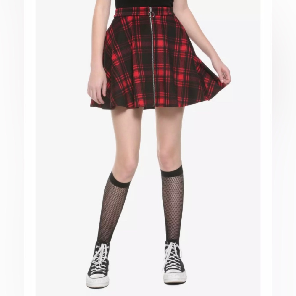 Hot Topic Plaid Circle Skirt with Zipper and Pockets, Red & Black, XS